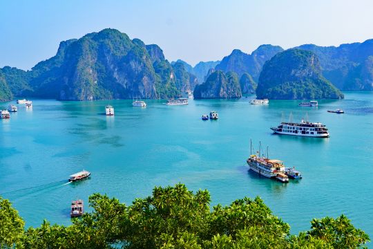 Ha Long Bay: Limestone Karsts